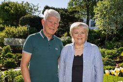 Hjónin Derek Mundell og Alda Möller eiga fallegan garð.