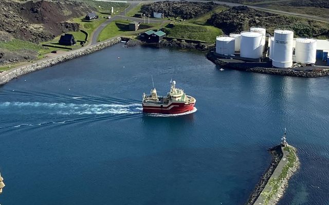 Hér má sjá ísfisktogarann Bergey koma til löndunar í Vestmannaeyjum árið 2022, í síðasta sinn …