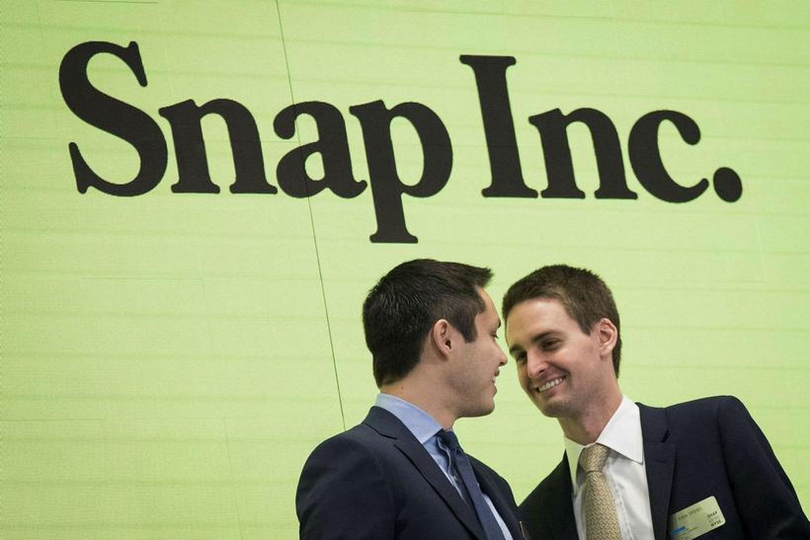 Bobby Murphy og Evan Spiegel, stofnendur Snapchat voru kátir í …