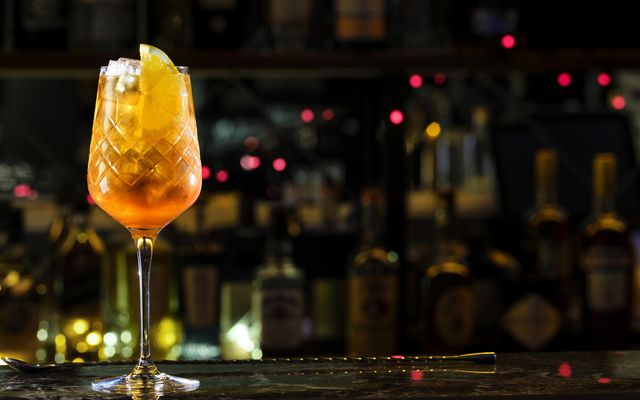 Aperol Spritz er létt beiskur en þó vel ávaxtaríkur freyðivínskokteill.