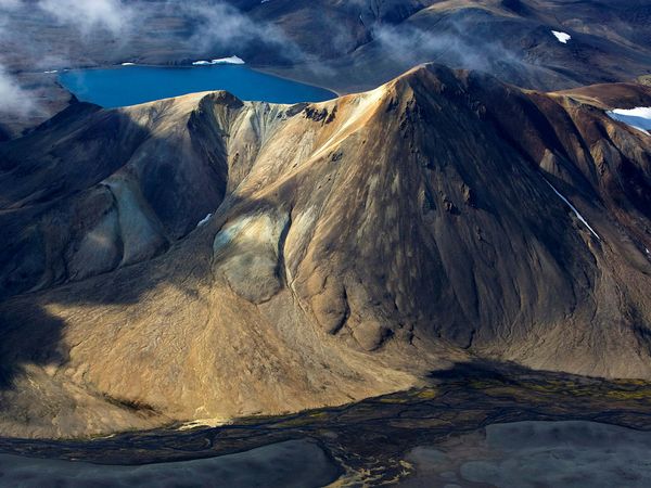 Vonarskarð is located within Vatnajökull National Park and would be part of the proposed Highlands National Park if that plan comes to fruition. Kvíavatn lake can be seen here.