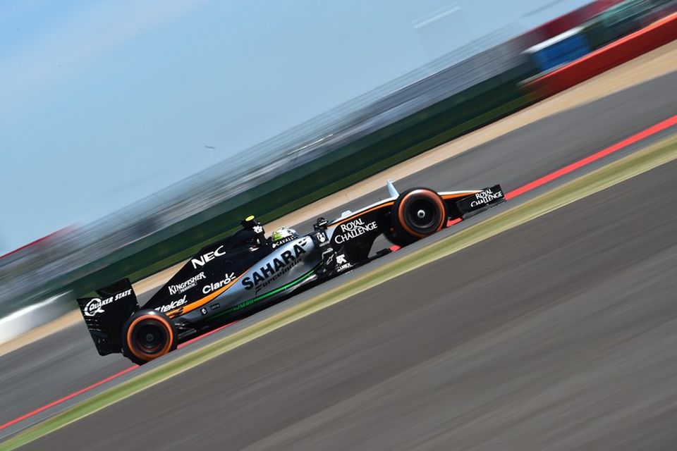 Sergio Perez hjá Force India í Silverstone í morgun.