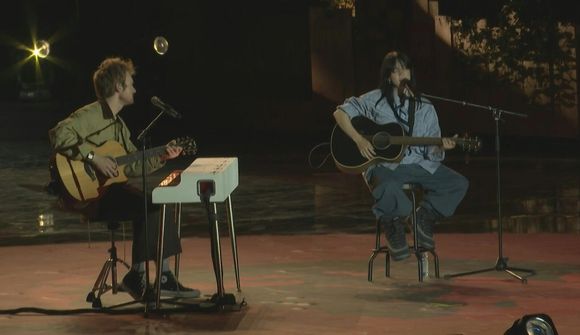 Billie Eilish söng á loftslagstónleikum í París