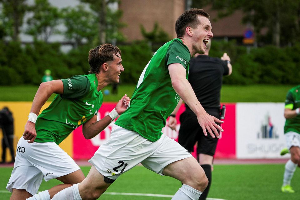 Viktor Örn Margeirsson fagnar eftir að hafa komið Blikum í 2:0 í kvöld.