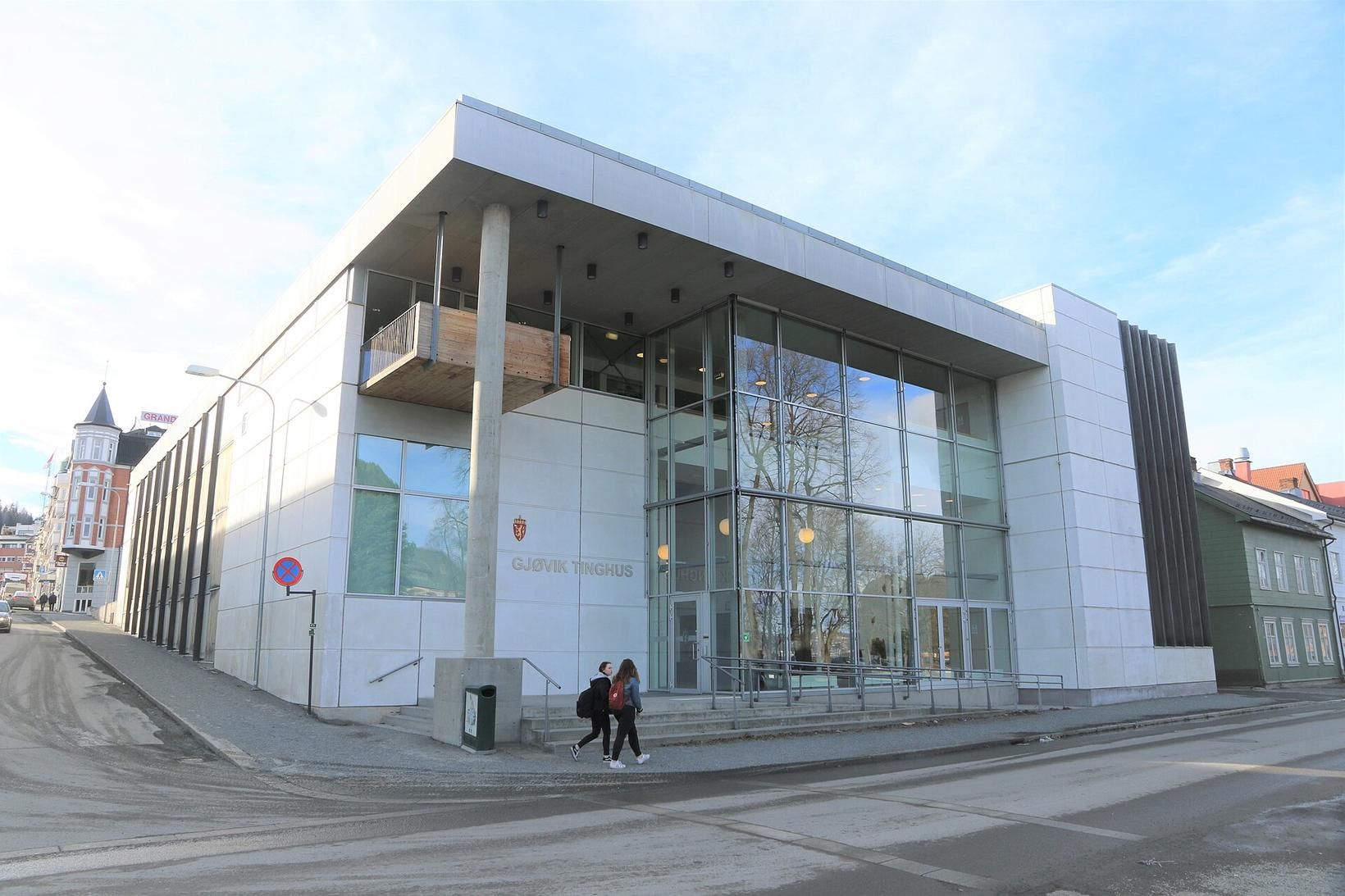 Tók 25 milljónir út í leyfisleysi