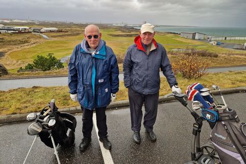 The golfbuddies, Hjalti Jóhannesson, electrican og Pétur Elíasson, carpenter, on Keilir golf course yesterday morning.