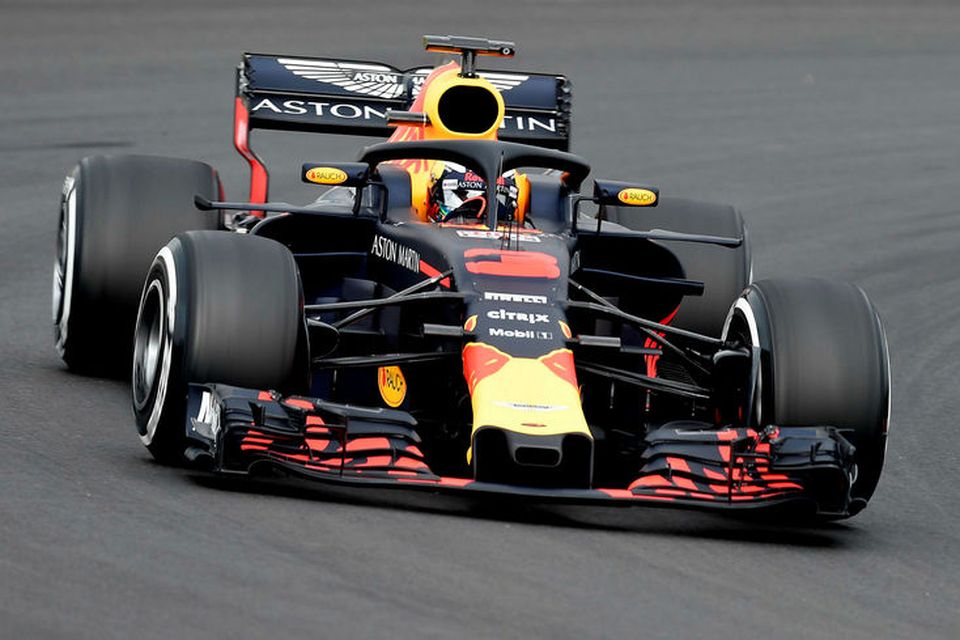 Daniel Ricciardo á ferð á Red Bull bílnum í Barcelona í dag.