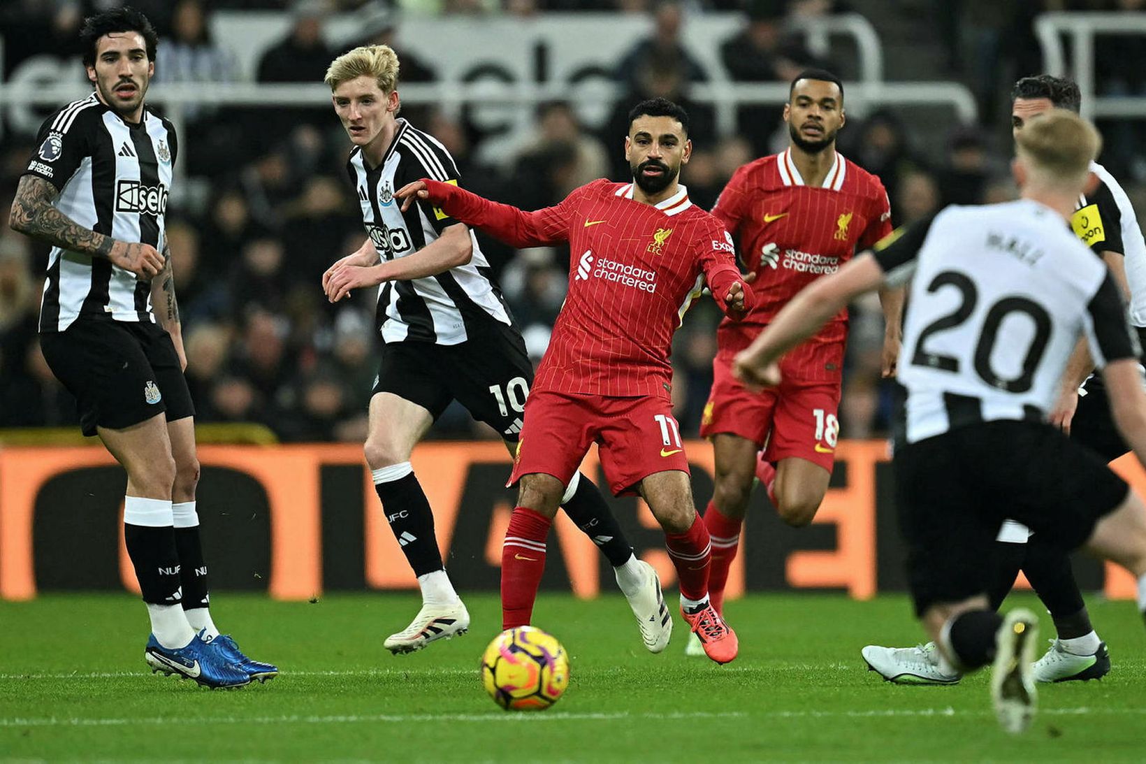 Liverpool og Newcastle voru á miklu flugi í síðasta mánuði …