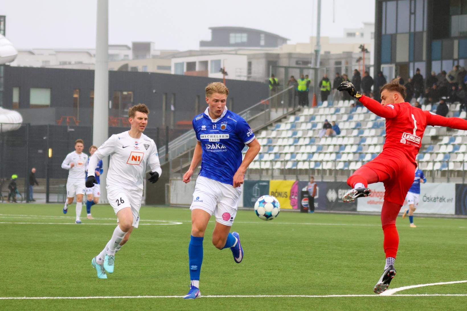 Fram valtaði yfir ÍBV