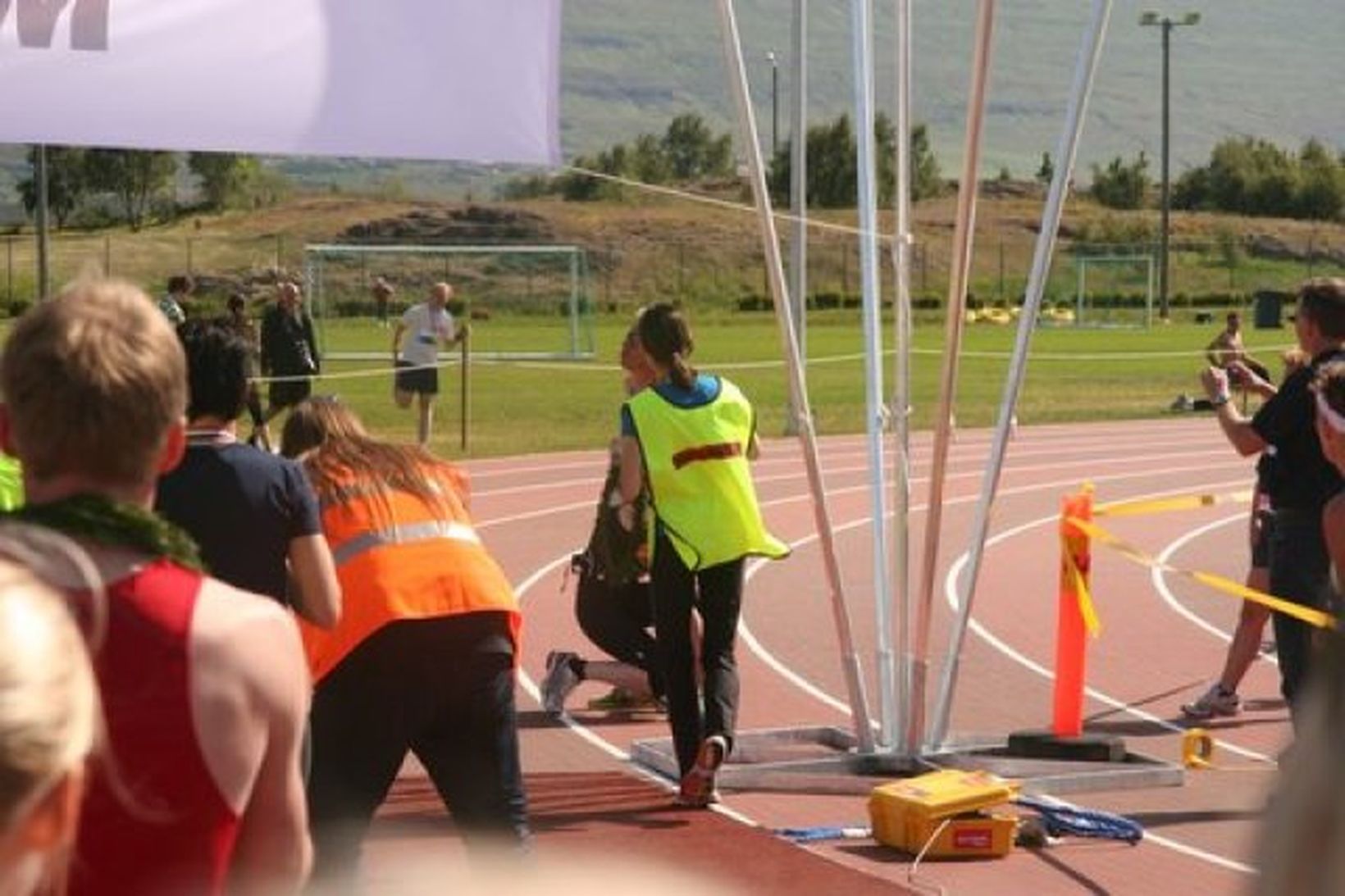 Ólöf hnígur niður skammt frá marklínunni