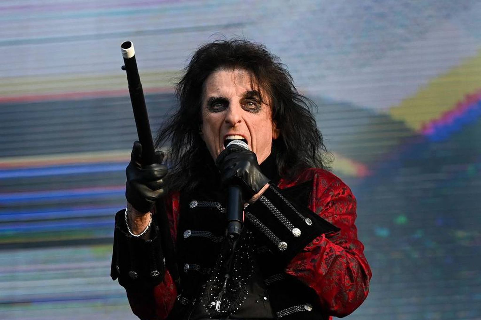 Alice Cooper lætur engan bilbug á sér finna, orðinn 77 …