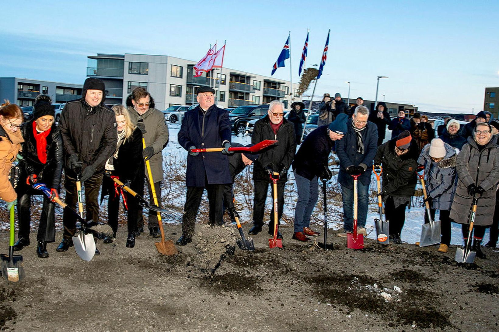 Alls var 19 skóflum stungið í jörð þar sem nýtt …