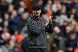 Jürgen Klopp klappar fyrir stuðningsmönnum eftir tap Liverpool í dag