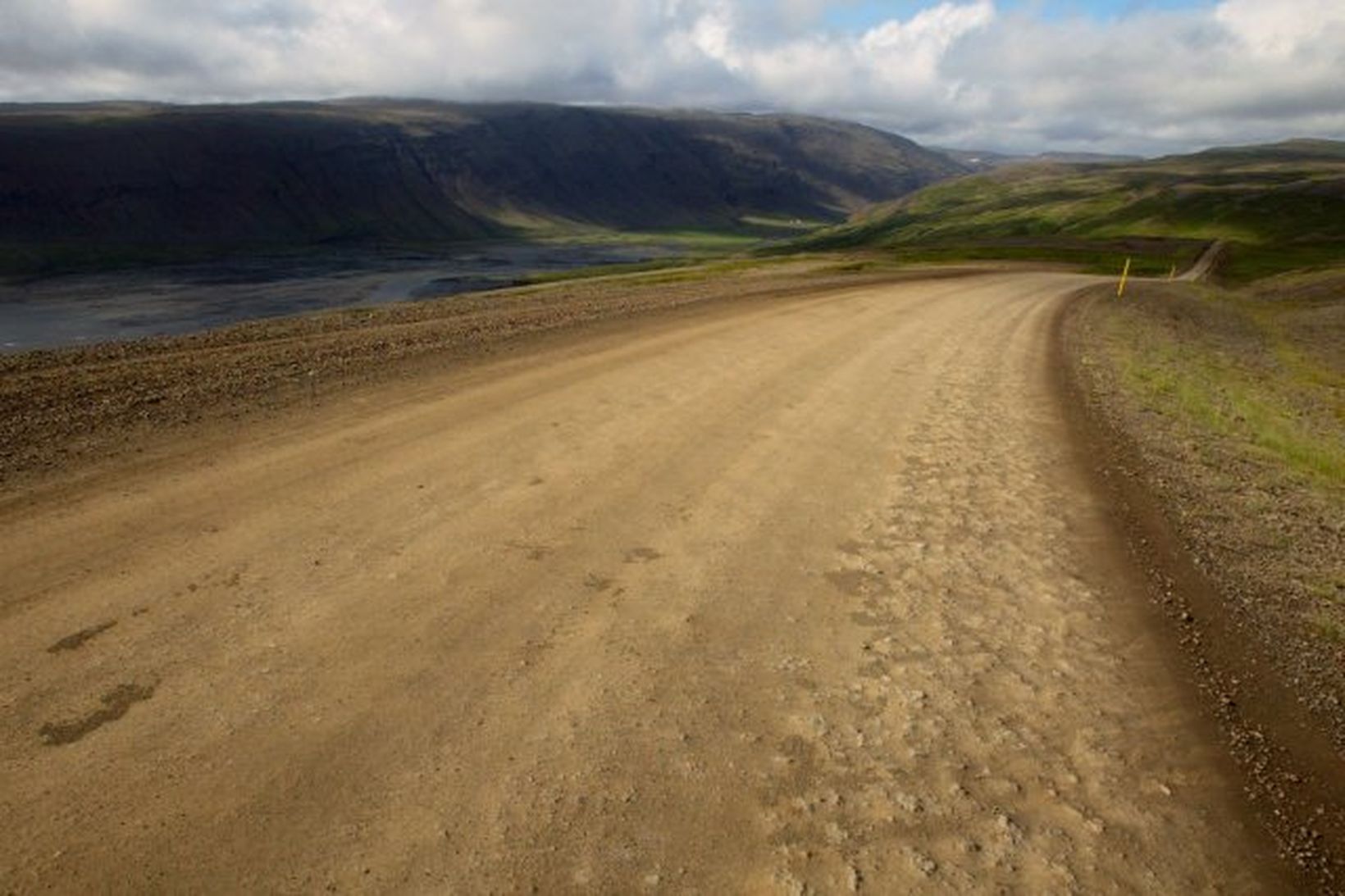 Malarvegir þurfa á viðhaldi að halda.