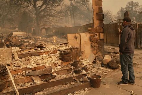 'We've lost everything': Residents return to homes burnt in Los Angeles