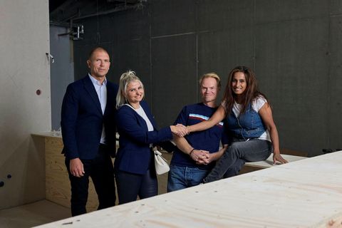 Rúnar Hermannsson og Barbara Rut Bergþórsdóttir frá Bridde frá útleigusviði Heima ásamt Yesmine Olsson og …
