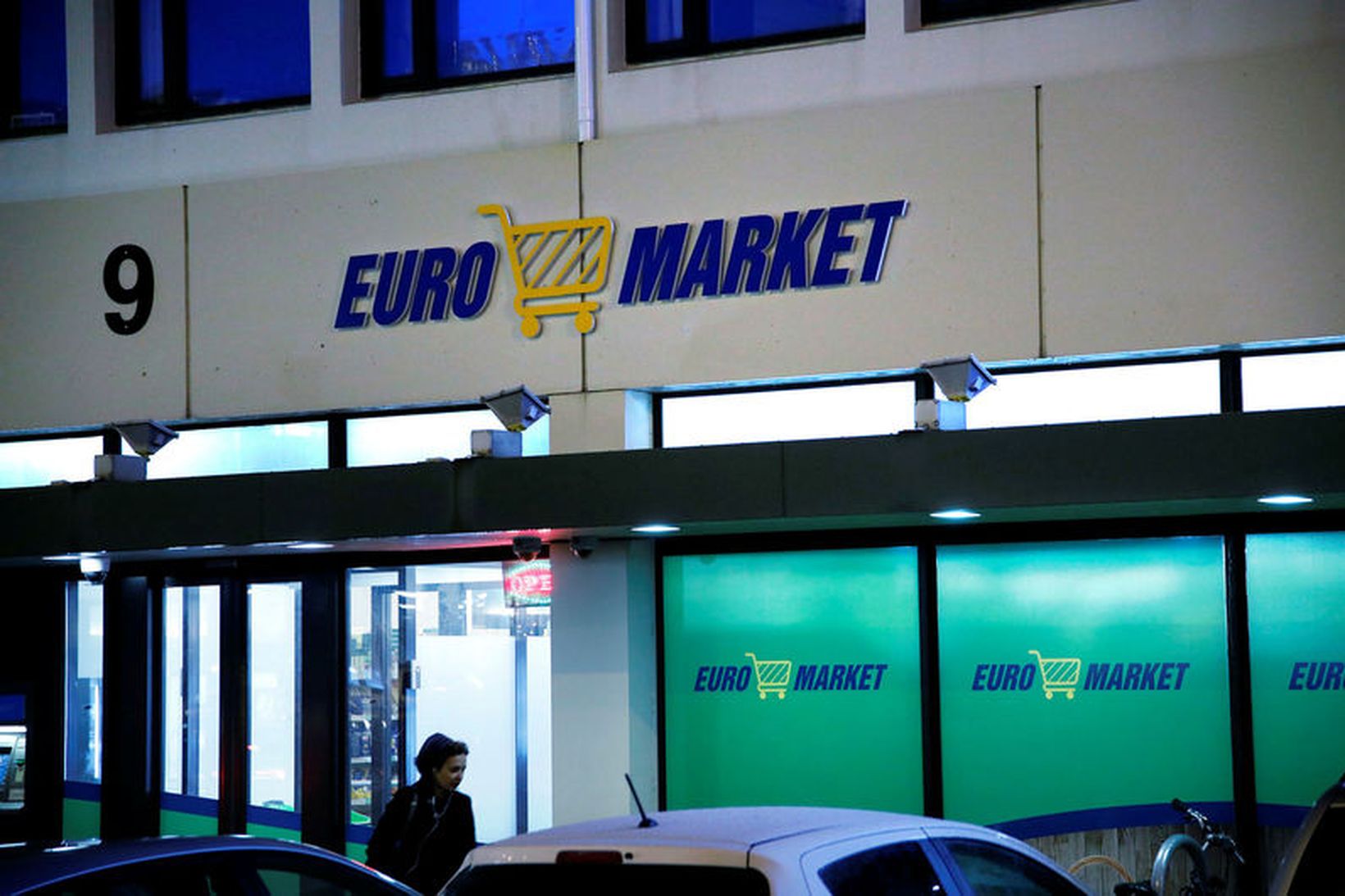 Maðurinn er eigandi Euro Market.