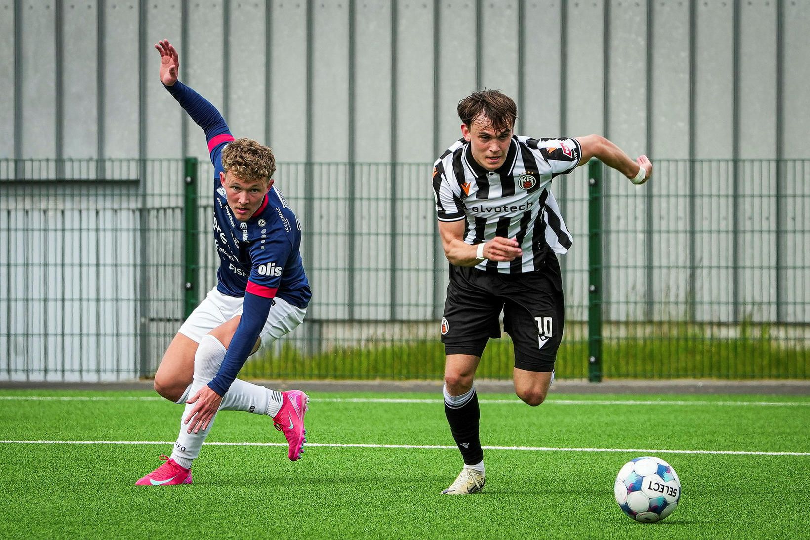 Vestri – KR kl. 14, bein lýsing