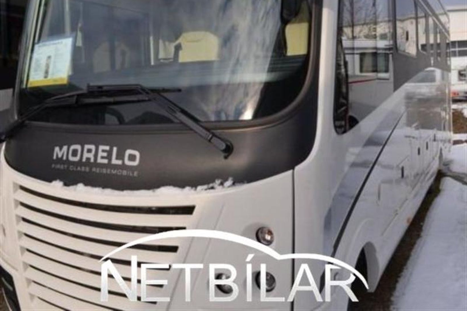 Húsbíllinn er af IVECO DAILY tegund.