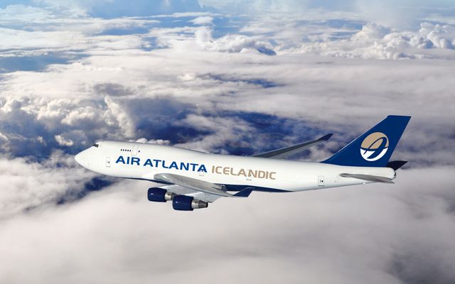 Flugvél í eigu Air Atlanta af gerðinni 747-400.
