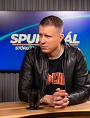 „Einn mættur með staurfót og páfagauk á öxlinni“