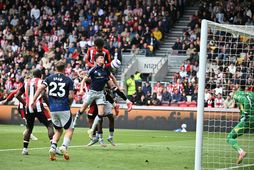 Kevin Schade kemur Brentford í 2:1.