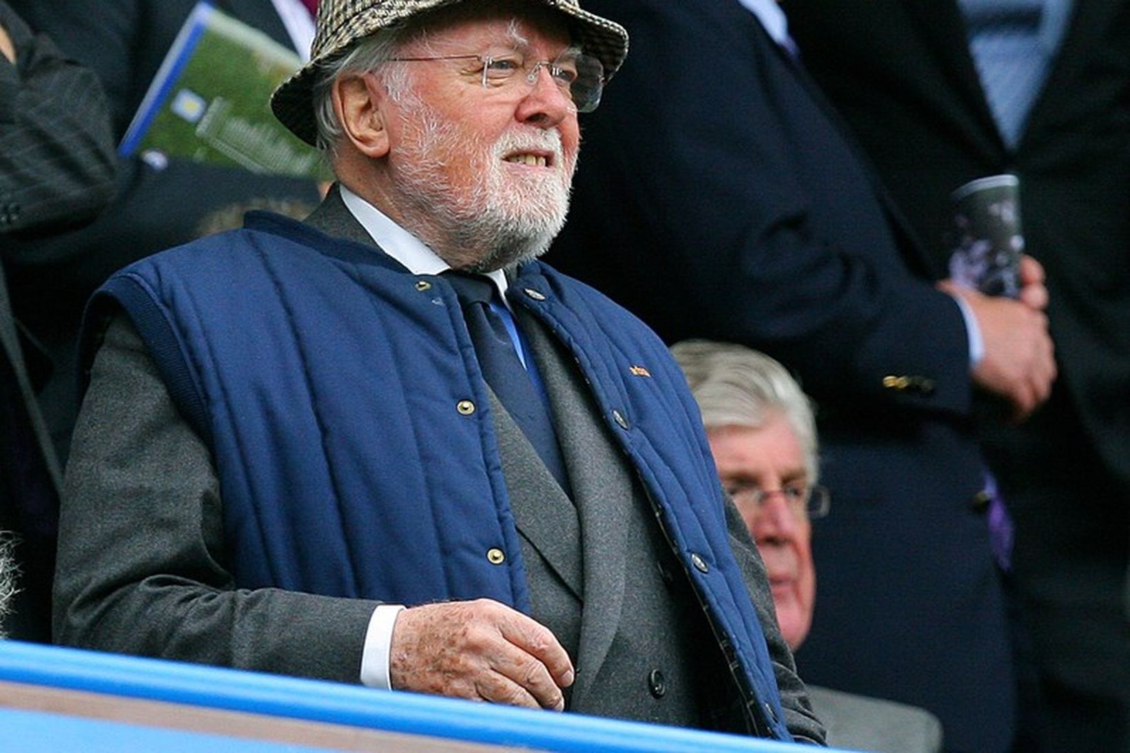 Richard Attenborough sést hér fygjast með liði sínu, Chelsea