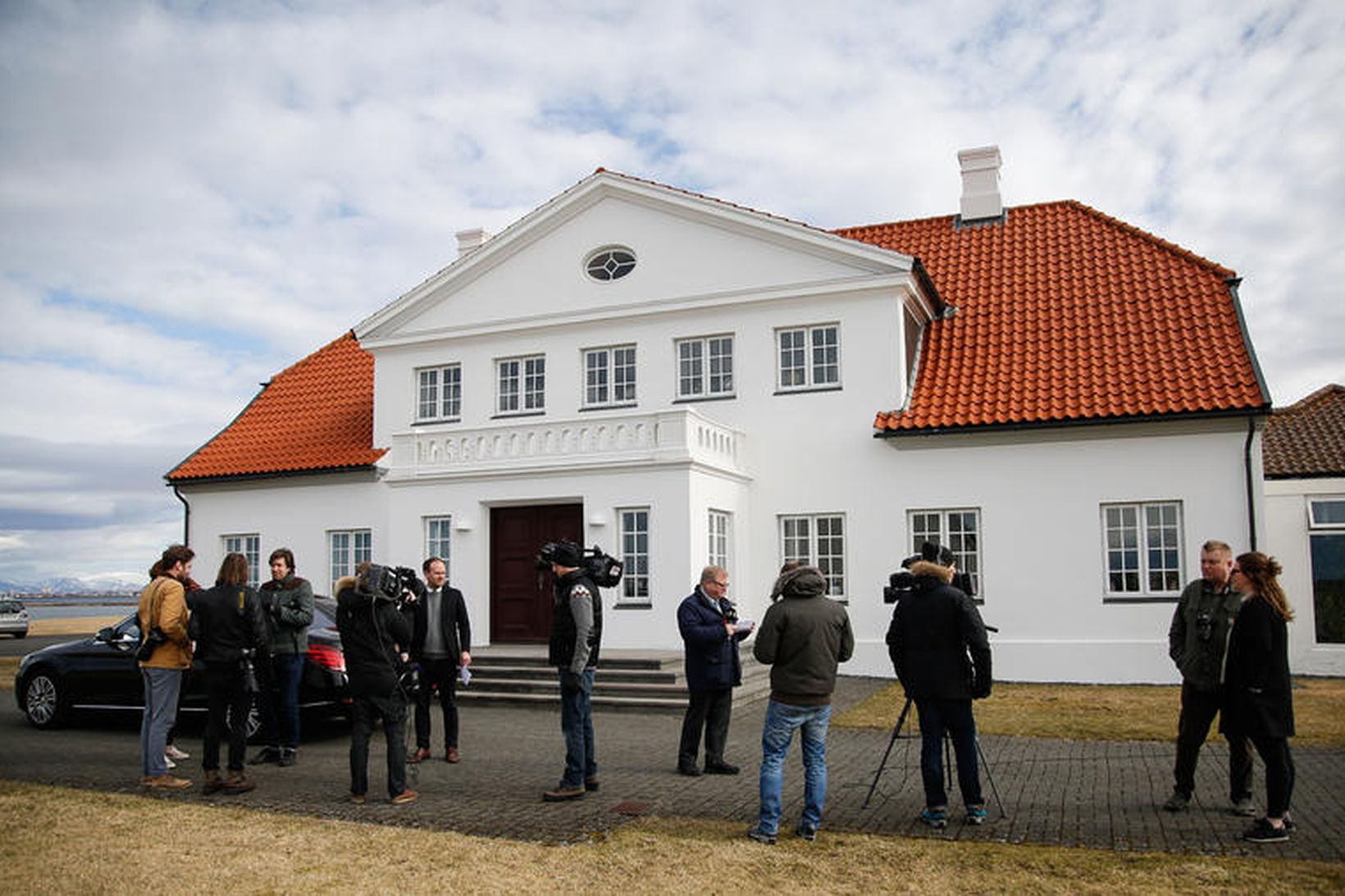 Boðað hefur verið til mótmæla við Bessastaði í dag.