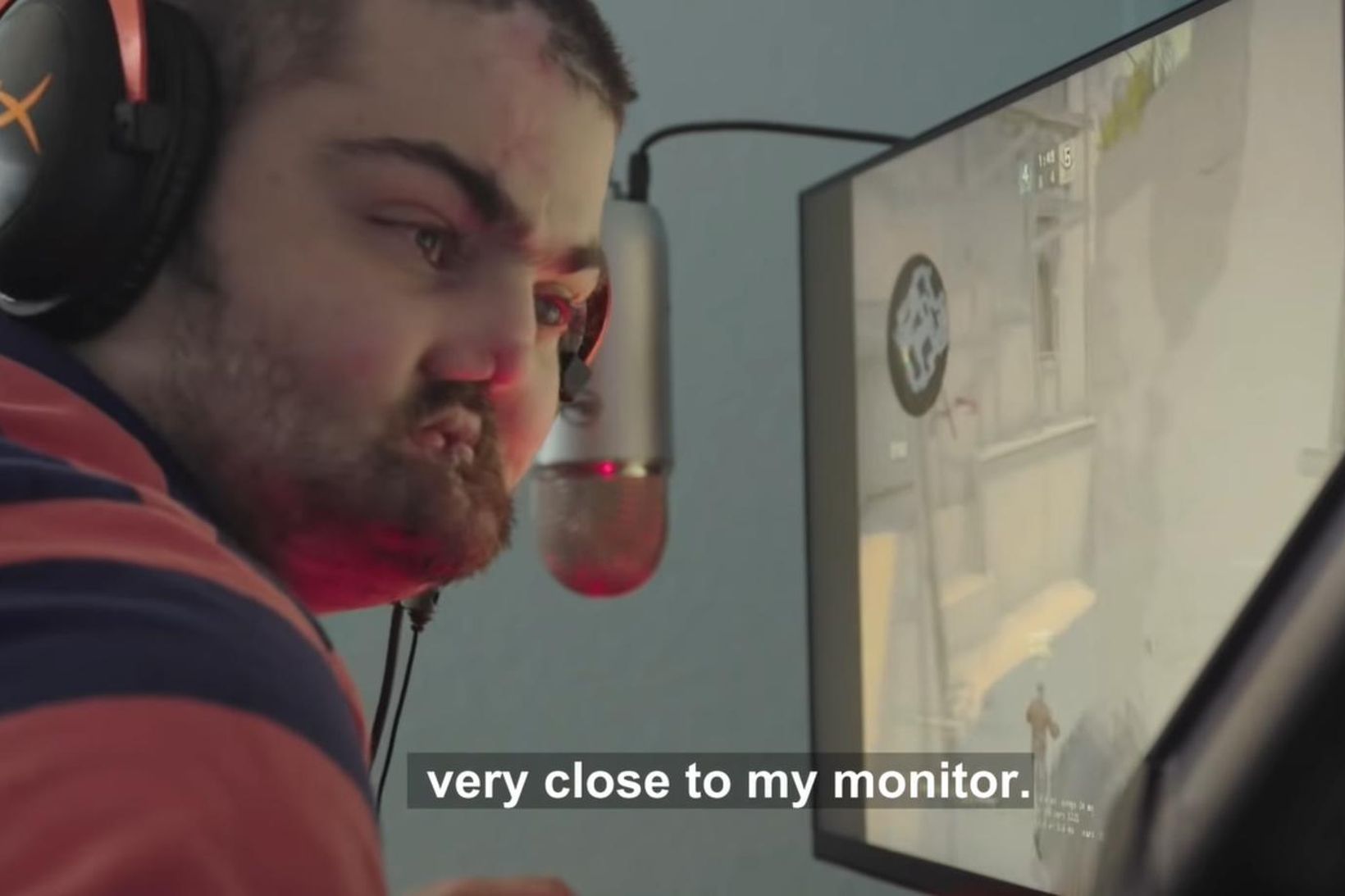Adam Bahriz, einnig þekktur sem Loop, að spila Counter-Strike: Global …