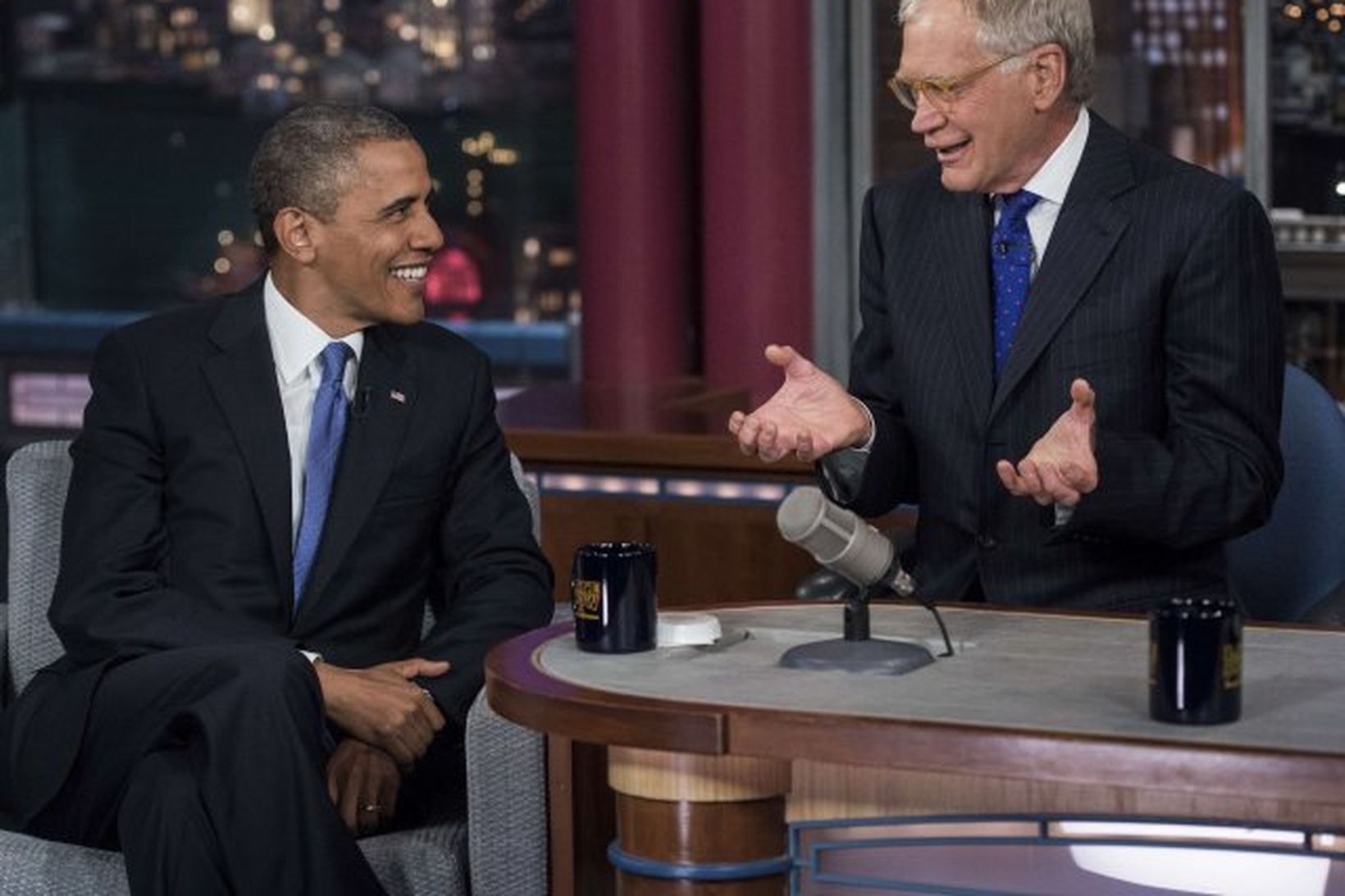 Obama og spjallþáttastjórnandinn David Letterman spjalla saman í dag.