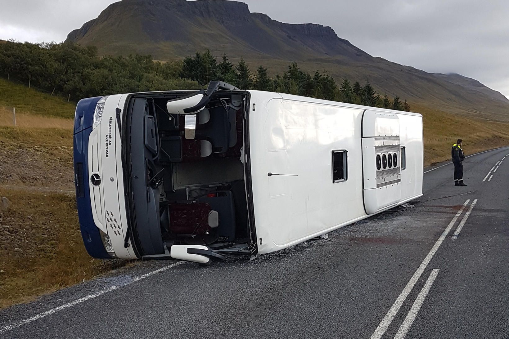 Rútuslys varð við Blönduós í gærmorgun. 24 voru um borð …