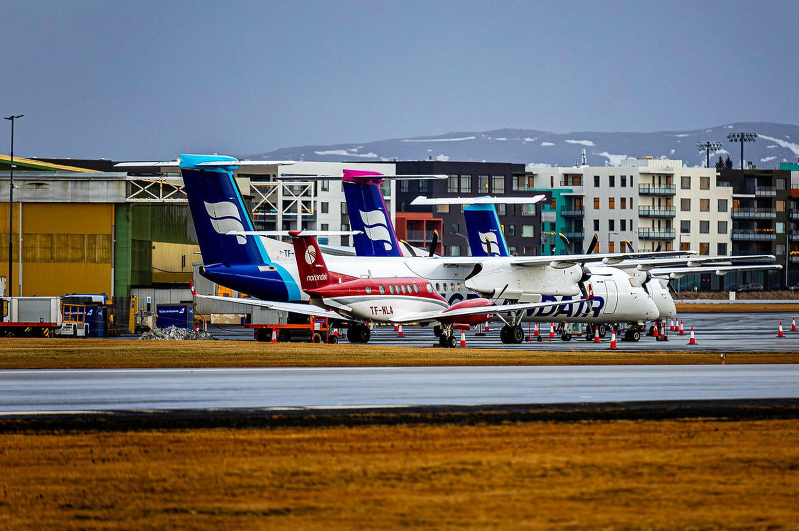 Eiga að loka flugbrautinni fyrir laugardag