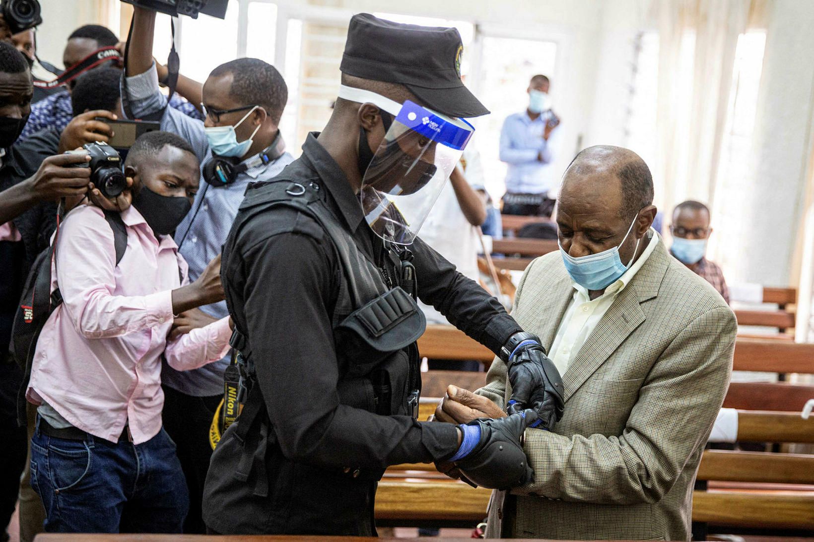 Paul Rusesabagina var í dag dæmdur í 25 ára fangelsi, …