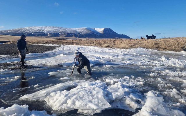 Aðstæður við Leirá á opnunardegi 1. apríl í fyrra. Í vorveiðinni eru veðurguðirnir í aðalhlutverki.