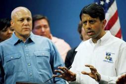 Mitsh Landrieu, borgarstjóri í New Orleans og Bobby Jindal, ríkisstjóra í Louisiana, á blaðamannafundi í …