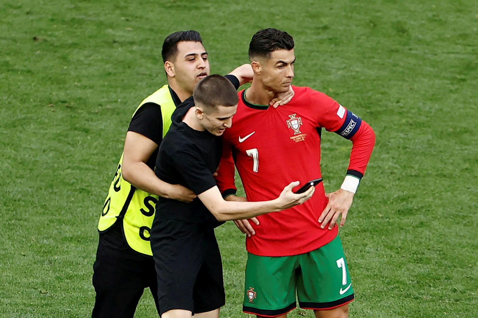 Cristiano Ronaldo hefur orðið fyrir töluverðu áreiti á EM.