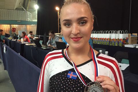 Eva Grímsdóttir, silfurverðlaunahafi í hópfimleikum kvenna á EM 2016.