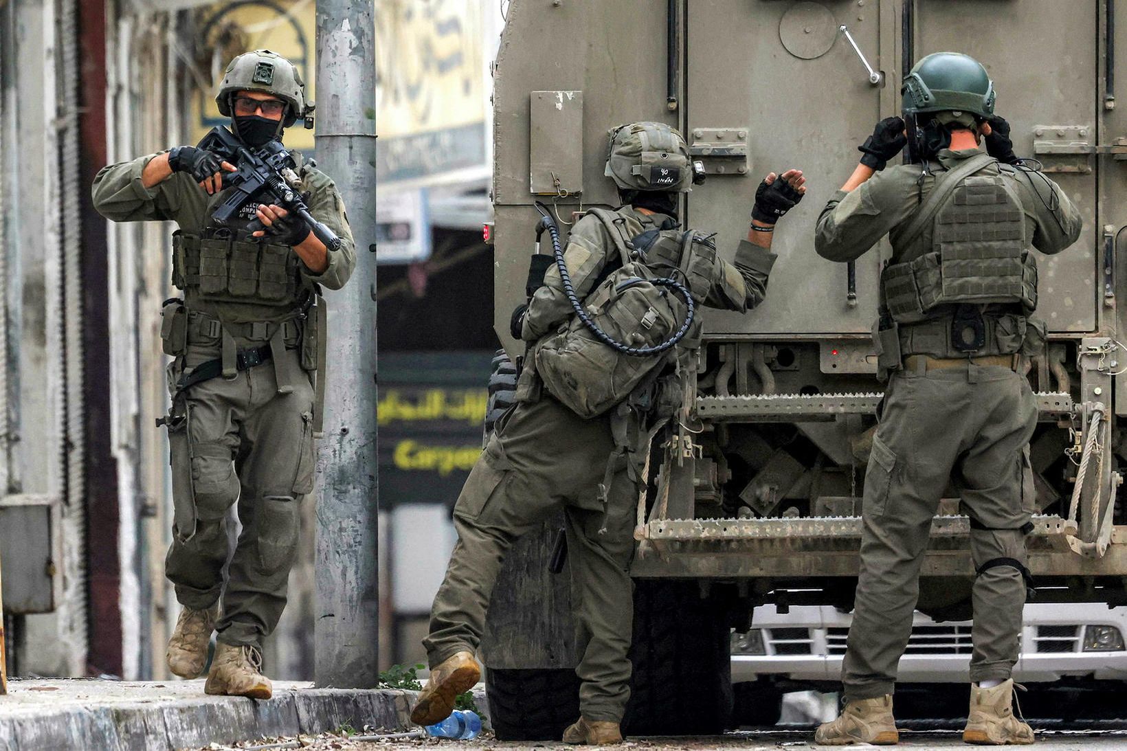 Ísraelskir hermenn í hernaðaraðgerðum í Nablus á Vesturbakkanum.