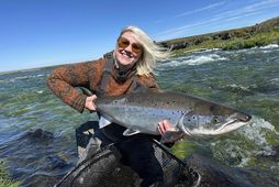 Kristrún Ólöf Sigurðardóttir með sinn þriðja hundraðkall úr Laxá í Aðaldal. Þetta var mikið ævintýri …