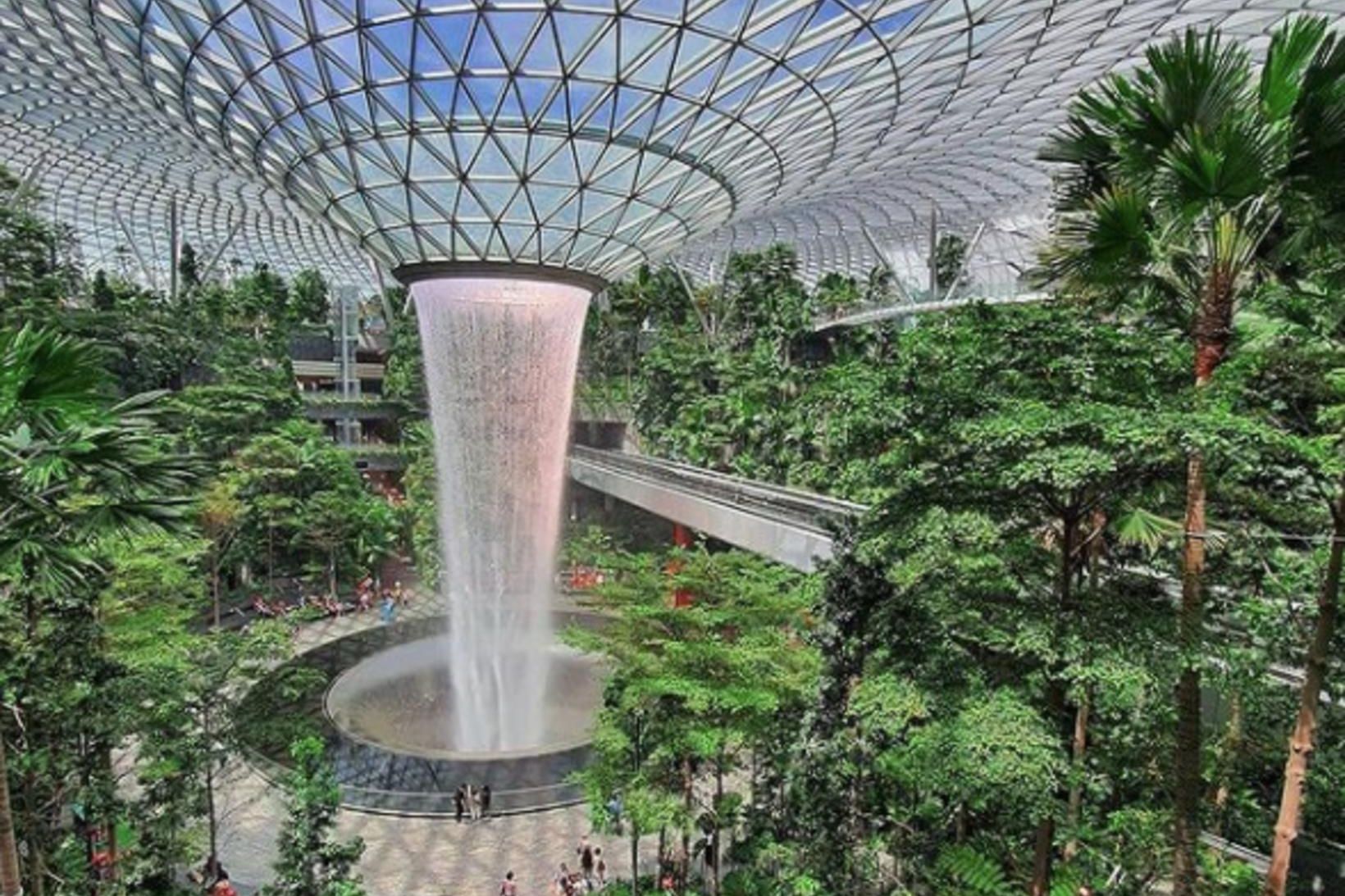 Jewel Changi flugvöllurinn í Singapúr er magnaður.