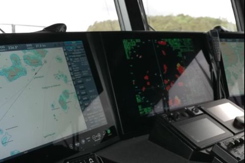 Sænskir og fleiri þjóða sjófarendur á Eystrasalti tilkynna nú í gríð og erg um truflanir …