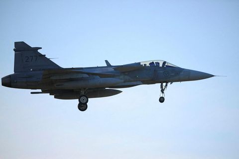 Flugsveitin kemur til landsins með fimm JAS-39C Gripen-þotur.