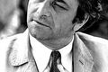 Góður Peter Falk fer á kostum sem Columbo.