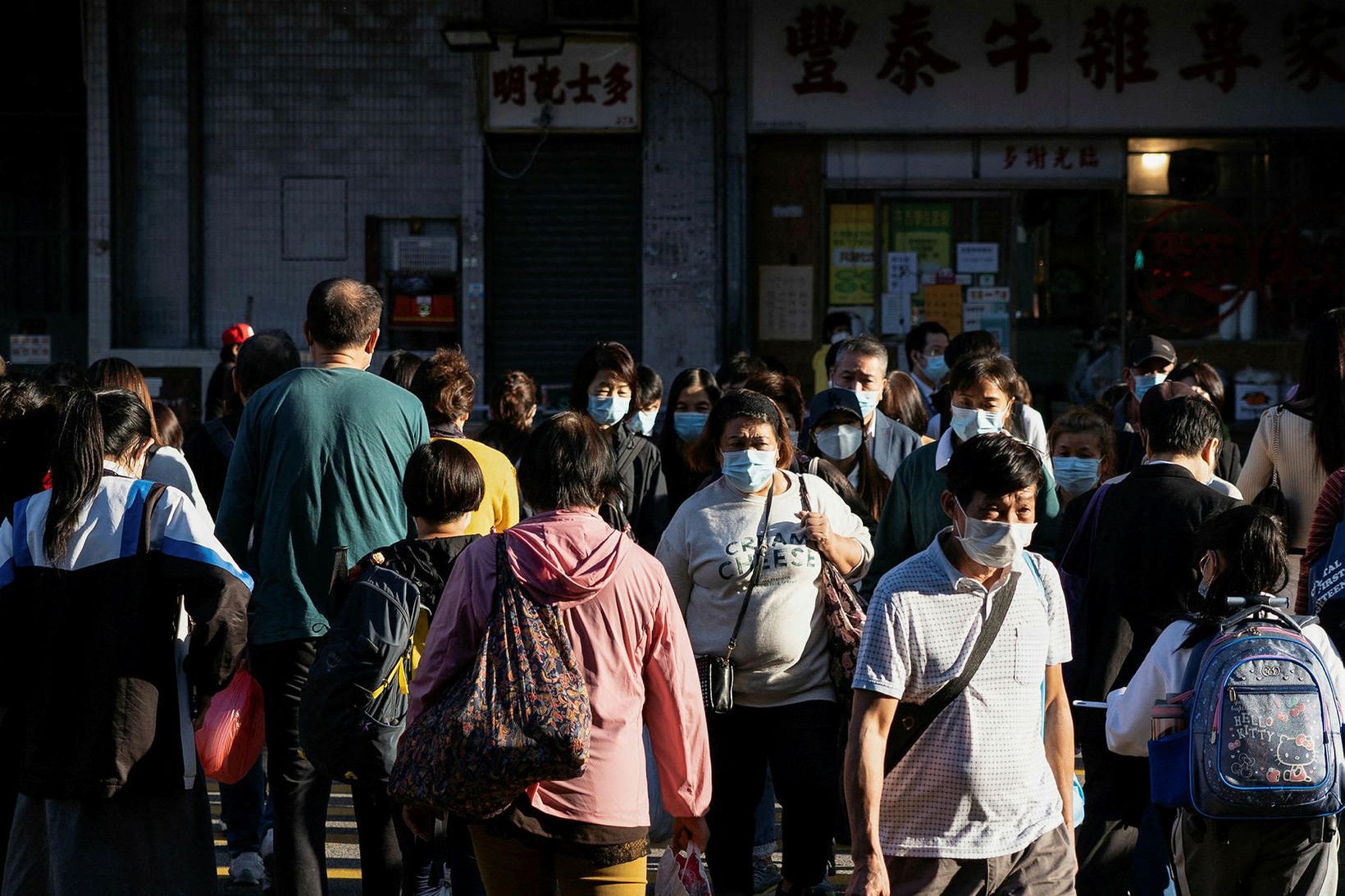 Hong Kong hefur ákveðið að banna flug frá átta löndum …