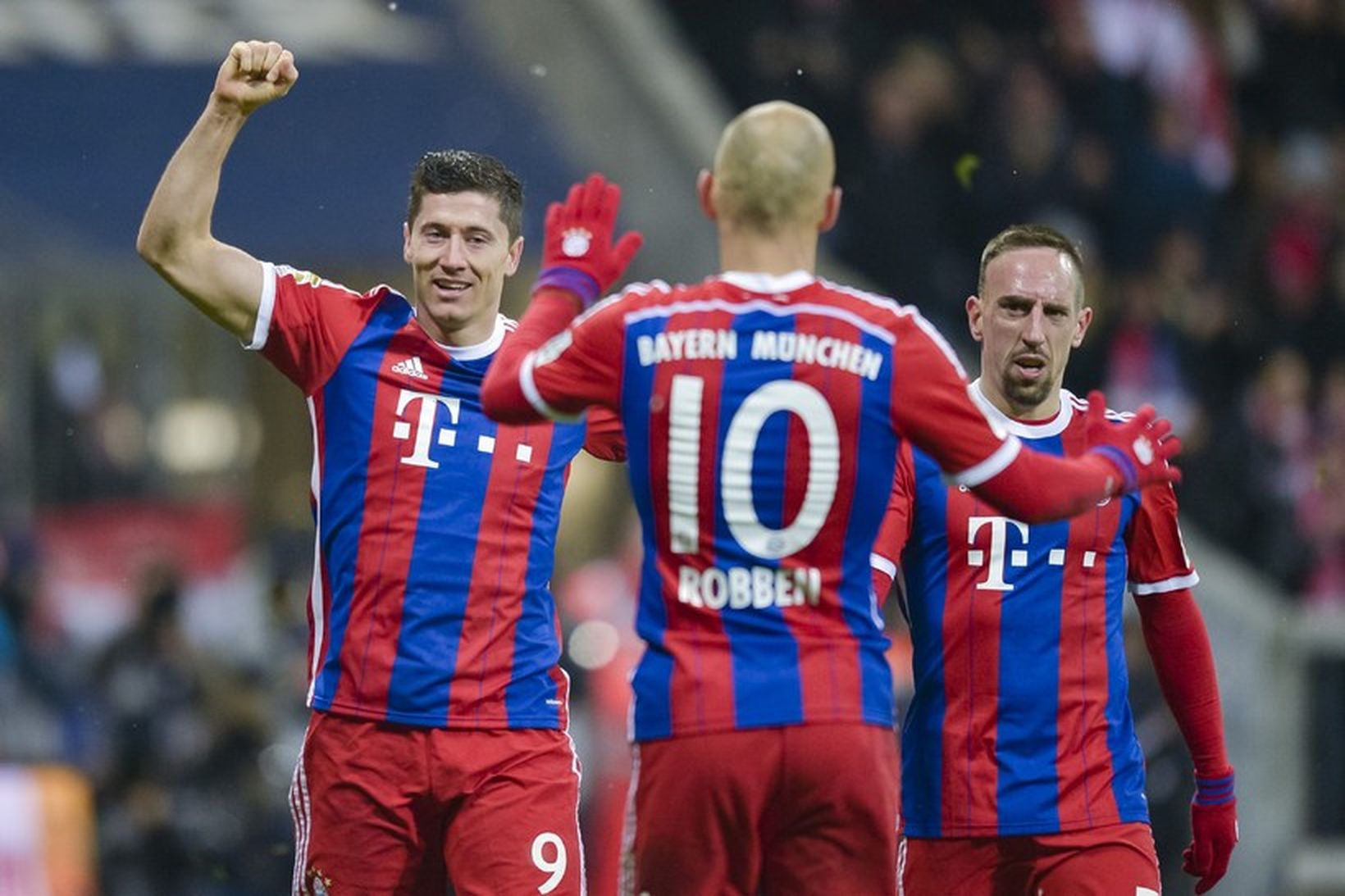 Robert Lewandowski, Arjen Robben og Franck Ribéry fagna marki fyrir …