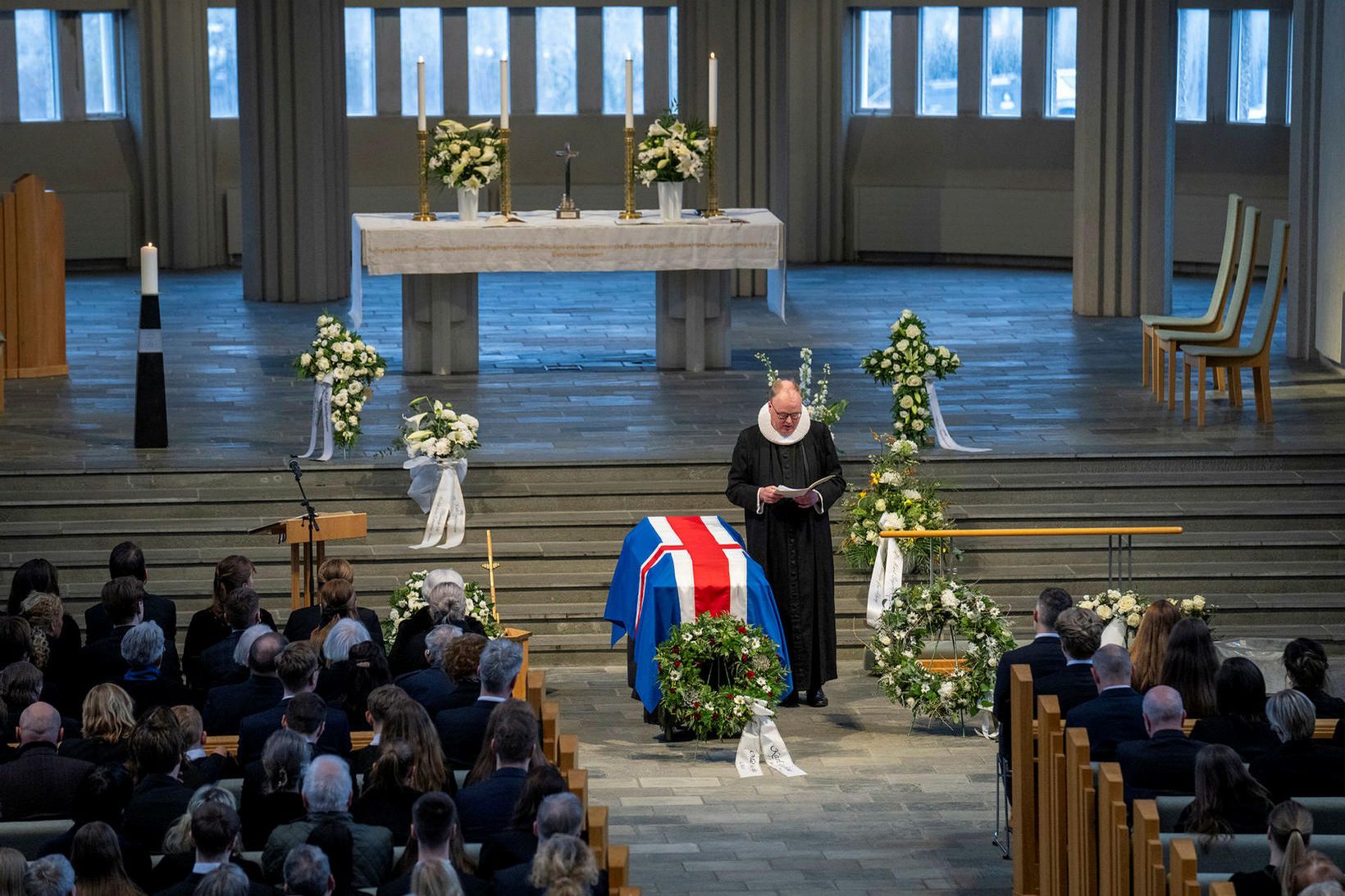 Séra Sigurður Arnarson jarðsöng en séra Þorvaldur Karl Helgason annaðist …