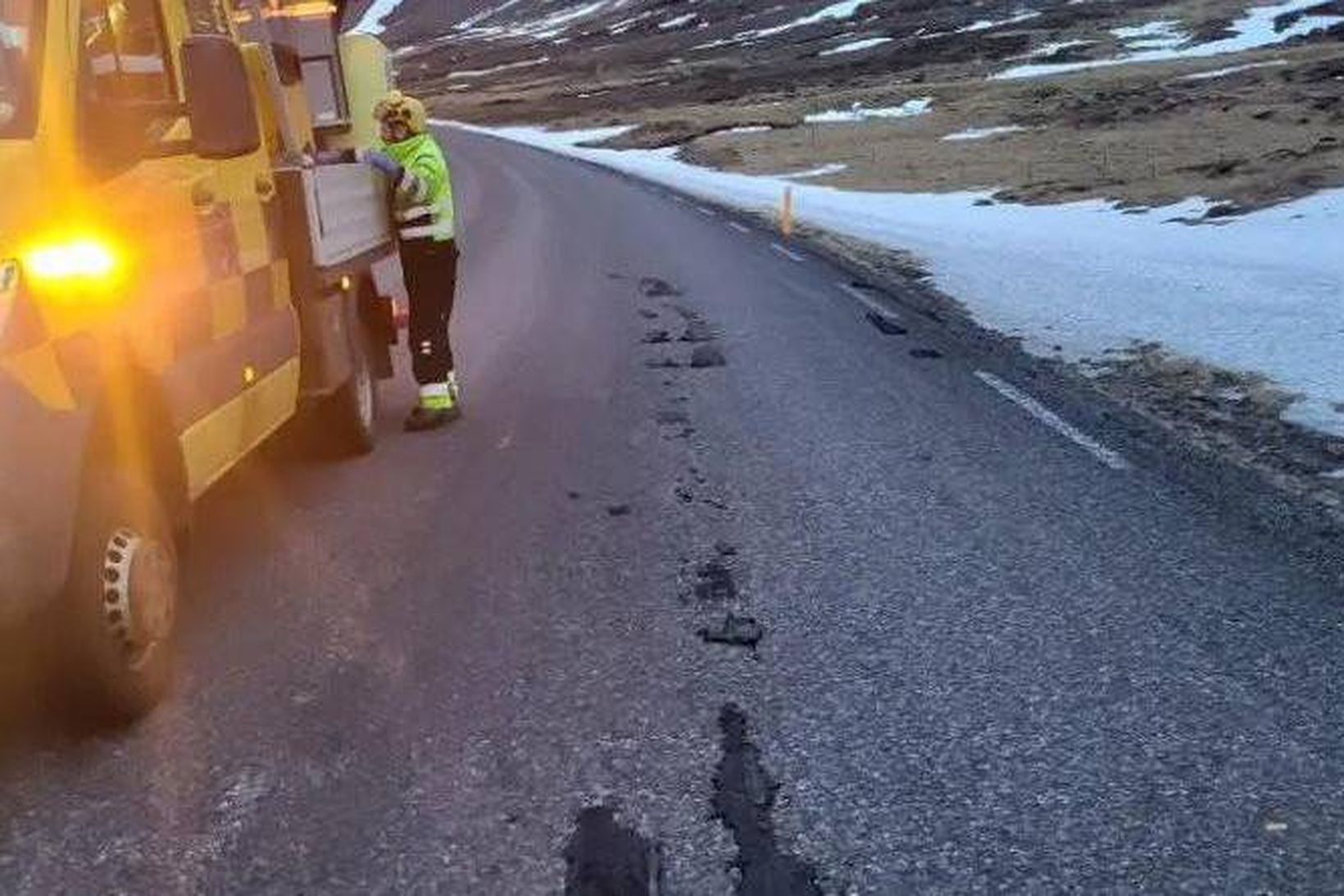 Samgöngur Vegurinn frá Borgarnesi ásamt Snæfellsneshringnum illa farinn af bylgjum …