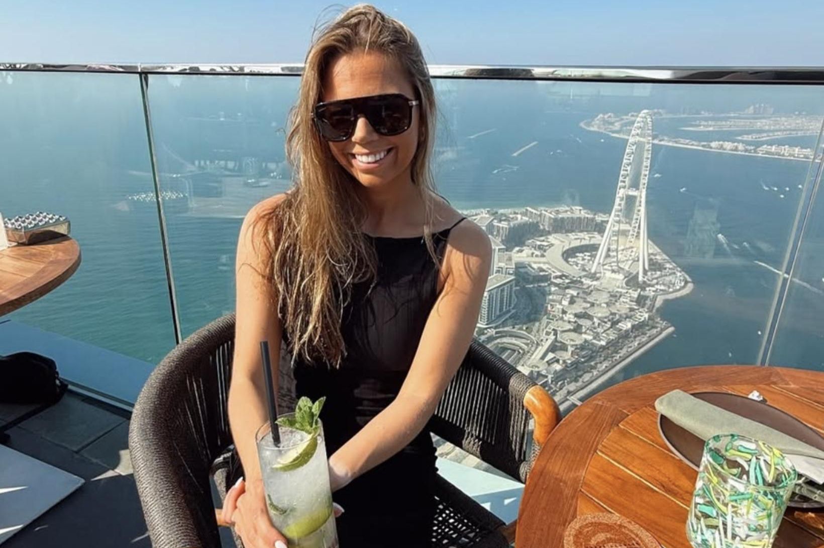 Sara lifir í lúxus í Barein
