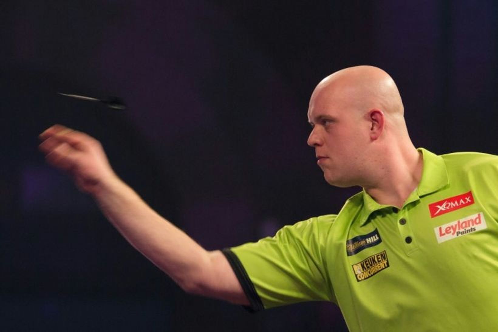 Michael Van Gerwen þurfti að draga sig úr keppni í …