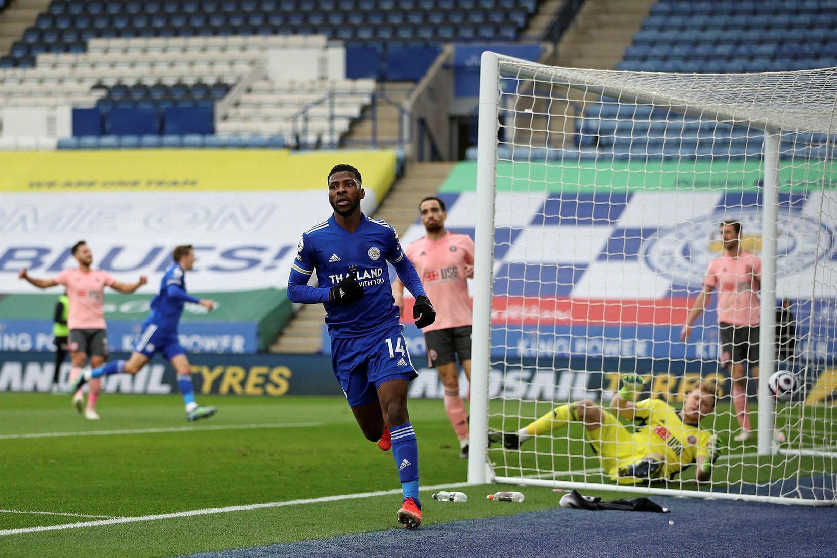 Kelechi Iheanacho fagnar einu af þremur mörkum sínum gegn Sheffield …